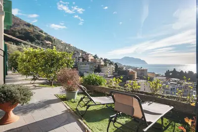 Image de Appartement 'Gli Ulivi Di Bogliasco - Ulivi 4' avec vue sur la mer, Wi-Fi et climatisation