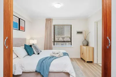 Image de Spacious 1bdr | Fast Wi-Fi | Near Rac Arena & Elizabeth Quay