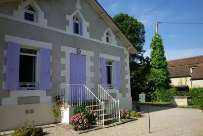 Image de Maison de Vacances à Bergerac - Piscine Privée, Jardin et Confort pour 8 Personnes