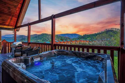Image de New Listing! Hot Tub, Free Attractions, Pool Table, & Mountain Views