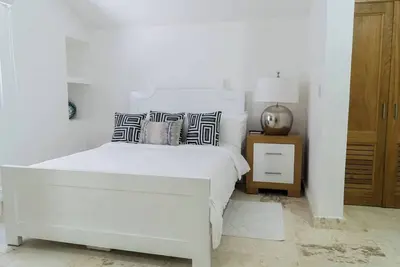 Image de Condomínio de praia com 3 quartos e 3 casas de banho, piscina, perto de tudo