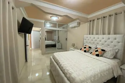 Image de Golden apartment 2 Centrally located and modern and pet friendly