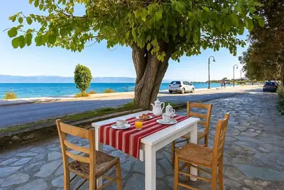 Image de Beachfront Serenity - Petalidi's Moorea Gem