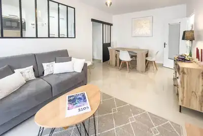 Image de Appartement Elena en plein centre d'Antibes et à 100m de la plage!