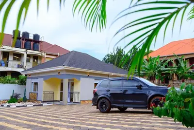 Image de Cozy standalone bungalow for a retreat, party and a home. Secure & Pet-Friendly!