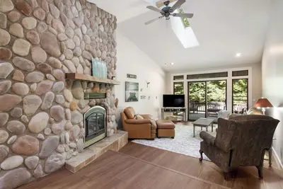 Image de Cozy Chalet - Shanty Creek, Golf, Pools in Bellaire