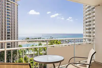 Image de Ocean Views | Ilikai Hotel Waikiki 1022 – Heated Pool & Spa