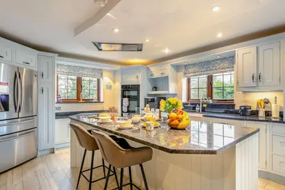 Image de Sundowner Cottage - Quatre Chambres Maison, Couchages 8