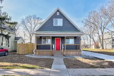 Image de Welcome to. . . the good life, 4 bed 2 bath house located in the heart of Lincoln