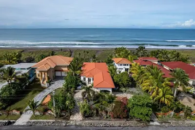 Luxury Beachfront House w/Pool