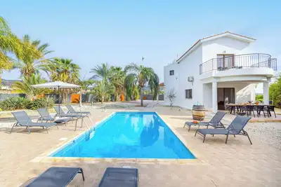 Image de Villa Pella - Quatre Chambres Villa, Couchages 8