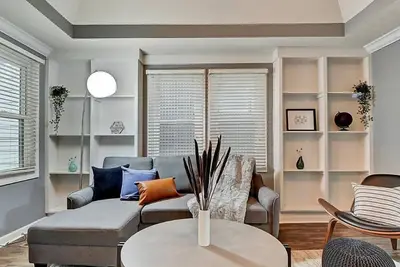 Charming 3bd\/2ba home near Stacy Park!