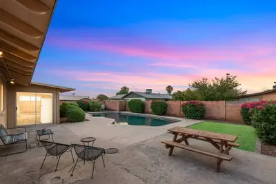 Image de Centrally located, spacious 4-bedroom house with pool and Bbq in charming Tempe