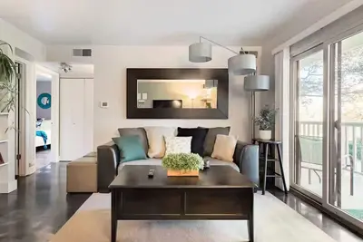 Image de High-End Condo Across From Major Recreation Trail