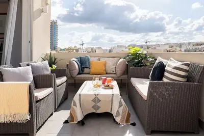 Image de Charming Penthouse with Terrace by the sea