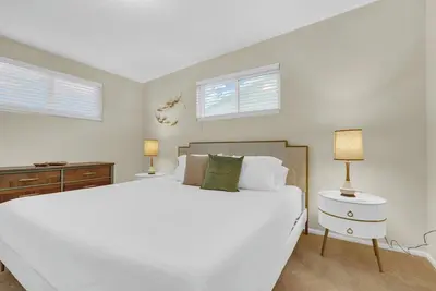 Image de Retro Mid-Century Modern Home w/ Unique Style