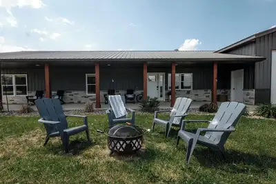 Image de Family-sized house near Guttenberg. Sleeps 13. River view, game room, fire pit