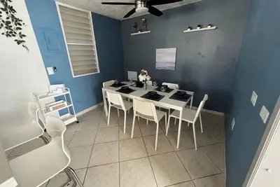 Image de Kasa Metropolios 4-bedroom house w Ac, WiFi, 2 car garage 7 minutes from airport