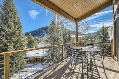 Image de Stunning Third Story Condo with Stunning Mountain Views