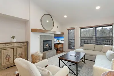 Image de New Listing! Located in Edwards close proximity to shops and restaurants!