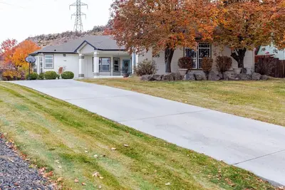 Image de Business & Bronco Bliss in Southeast Boise