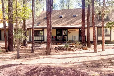 Camp Bear Hug Spacious 5-bedroom house in charming Pinetop with Ac - Pool Table