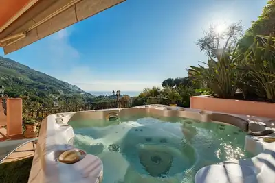 Image de Baîeta - Appt climatisé, Jacuzzi vue mer