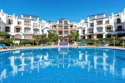 Image de Los Arqueros sunny balcony with pool by Costarentals - Ref M52