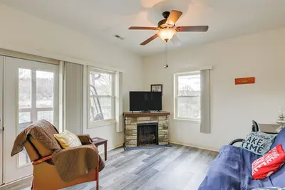 Image de Apt w/ Lake Views - Day Trip to Virginia Tech!