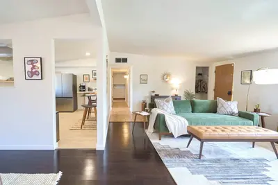 Image de Peaceful Outdoor Living! Thoughtfully Designed• Central to Dt & Hiking• Pets Ok