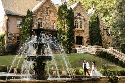 Image de Luxury 9br Atlanta Mansion | Pool, Theater, Gathering Space