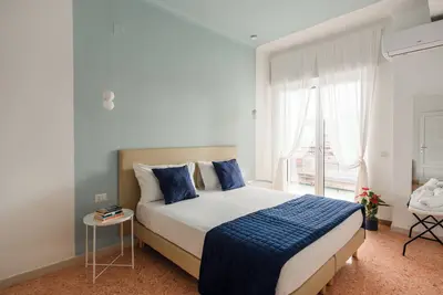 Charming 3-bedroom apartment with Ac and WiFi in brilliant Napoli