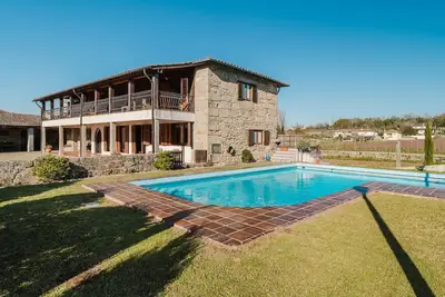 Image de Maison de campagne 'Quinta Das Regadas' avec vue montagne, piscine privée et Wi-Fi