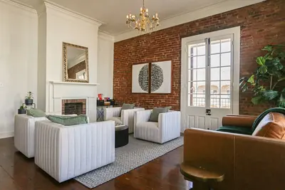 Image de Paradise Loft | 3/2. 5, King Beds, Heart of Downtown, Full Kitchen/Wet Bar, Streaming Tv