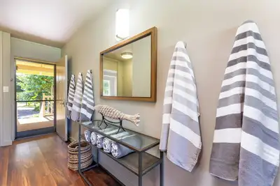 Image de 😎🍧Summer Special - North Shore Villa - Relaxed Luxury Retreat 🏄‍♀️☀️