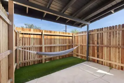 Image de Modern 2-Story Midtown Loft + Covered Parking
