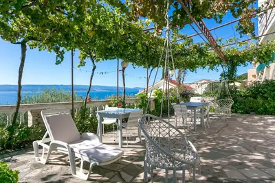 Image de Appartement de trois chambres avec la terrasse et la vue sur le mer Pisak, Omis (A-18141-f)