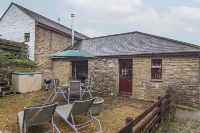 Court Cottage, pet friendly, with open fire in Pelynt