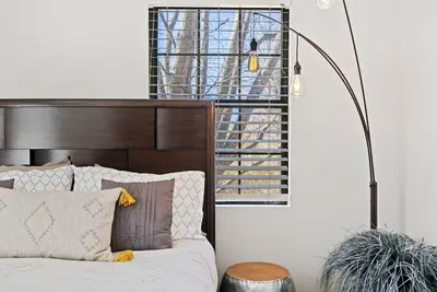 Image de Chic Retreat: Walk to Downtown: Sunset views