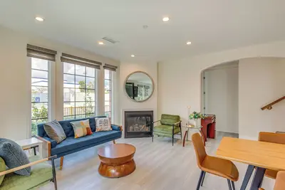 Image de 1 Mi to Dtwn Pasadena! Newly Built Home