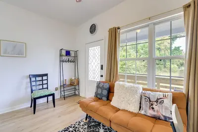 Image de 1 Mi to Dtwn Macon: Cozy Home w/ Fenced Yard