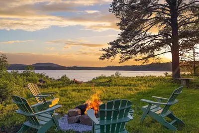 Image de Dreamland | Luxe Waterfront Villa, Hot tub + Sauna