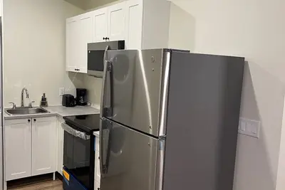 Image de Cozy two bedroom basement Apartment nestled in a highbrow area in Bedford! \n