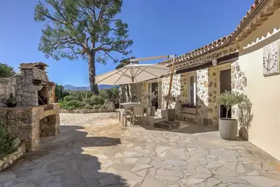 Image de Mas de la Roche – Villa de luxe à Nice avec piscine privée, jardin et vue panoramique