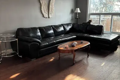 Image de Just like home, \nLarge private 2 bedroom flat on top floor of duplex. \n