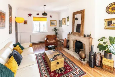 Image de Seascape - A charming semi-detached mid-century retreat.