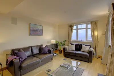 Image de First floor 2-bedroom apartment with views over the famous James Braid Brora Golf Course.