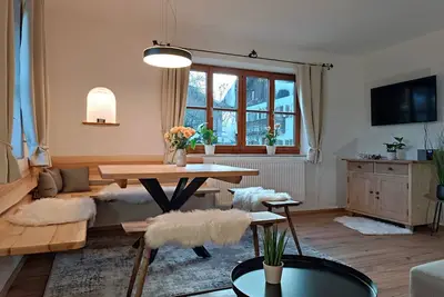 Image de Cozy and family-friendly vacation apartment with terrace and garage.