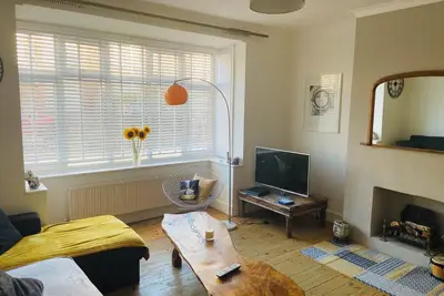 Image de Spacious Vintage Flat with Tropical Garden. Steps from SeaFront. Hidden Gem.