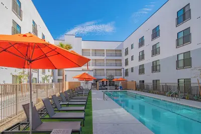 Image de Cozy 2bd | Downtown | Gym+Pool+Parking | Sleep 4
